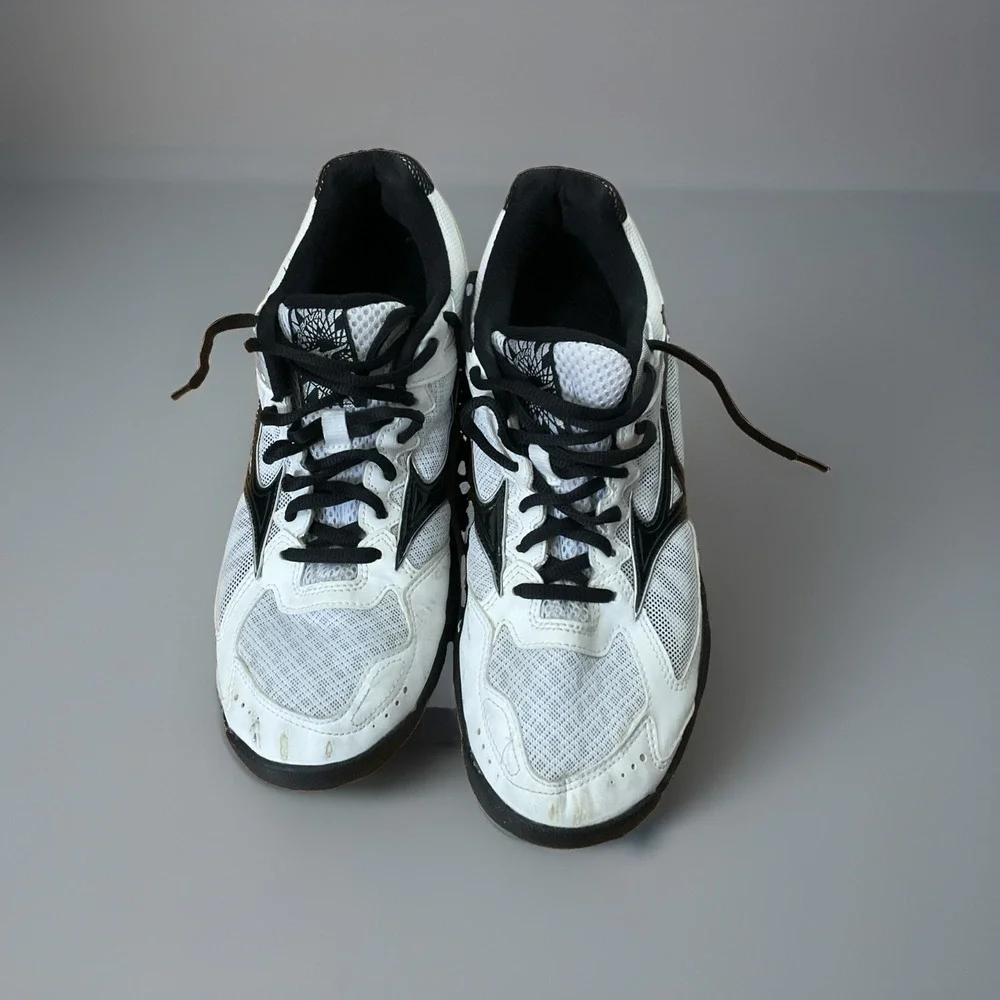 Mizuno White and Black Athletic Shoes